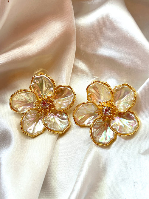 Pearlized Flower Earrings